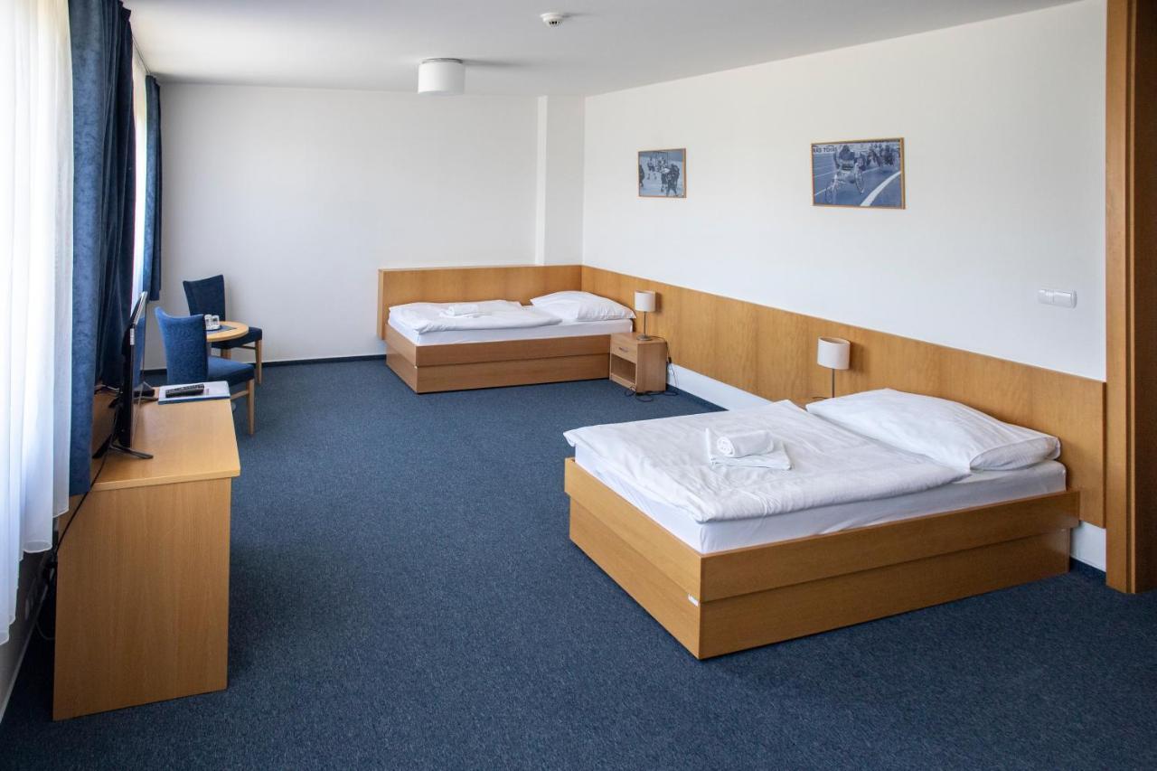 Hotel Puls Ostrawa Zewnętrze zdjęcie